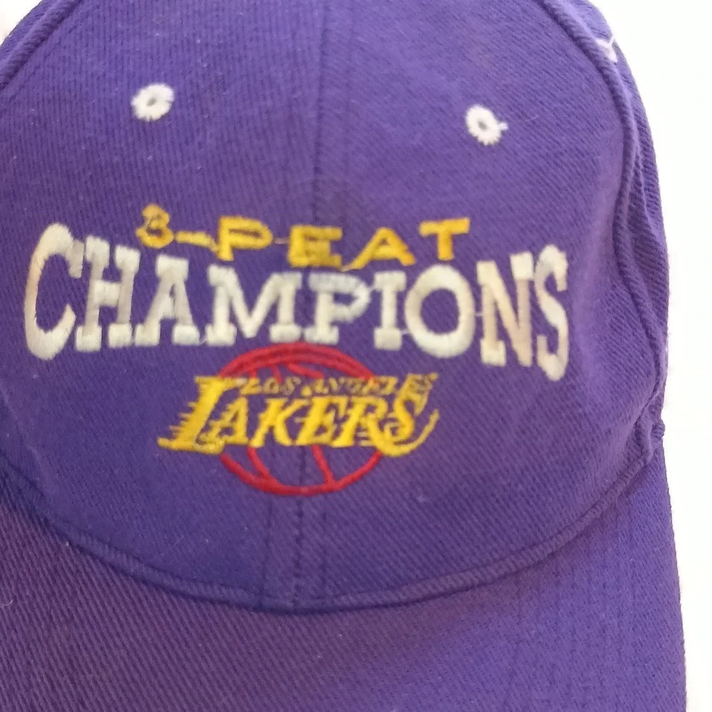 VINTAGE LA LAKERS 2002 3-PEAT NBA CHAMPIONS American Cap 100% Acrylic Kobe Shaq - Picture 3 of 7